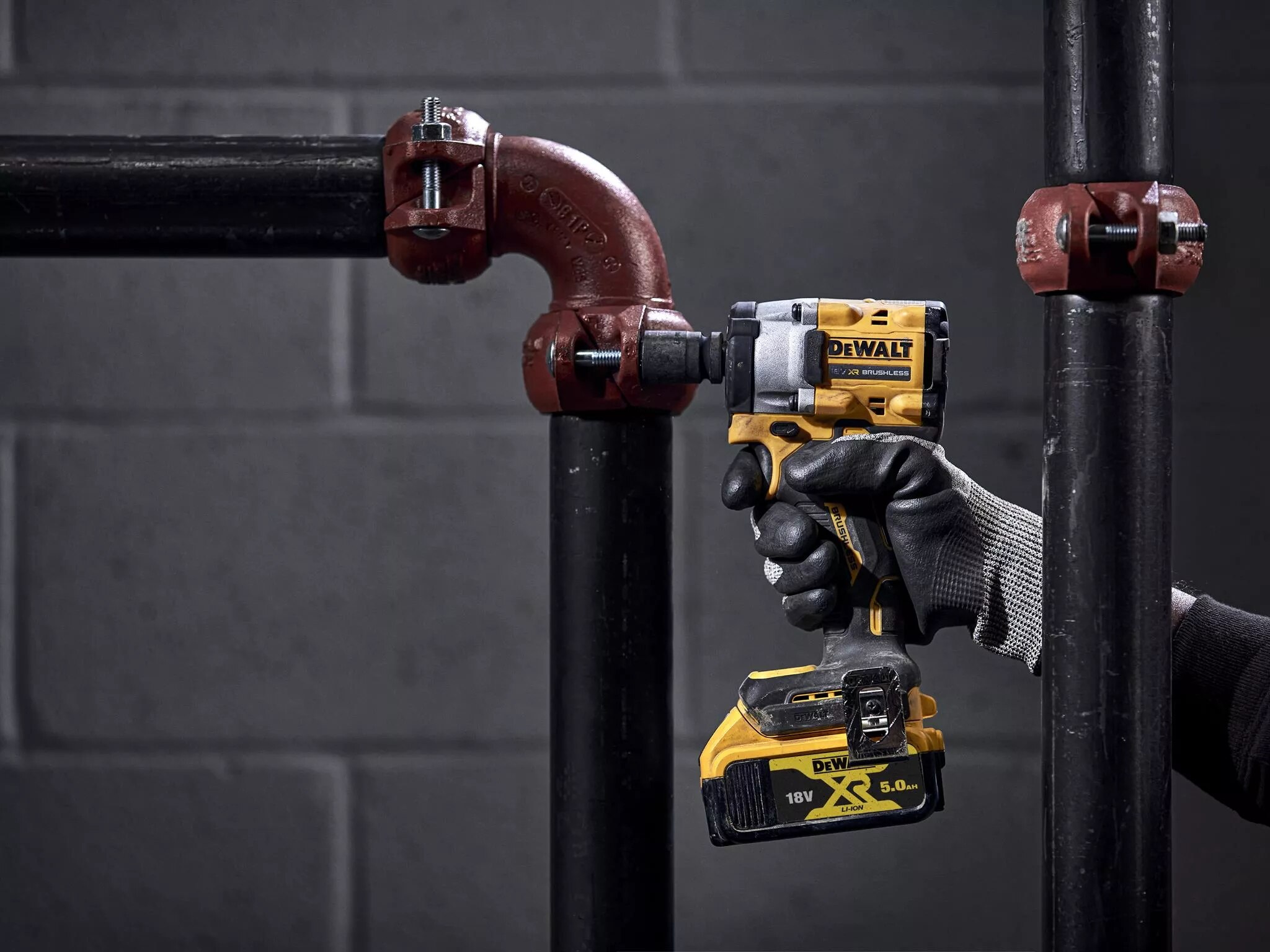 Dewalt DCF922P2T-QW 18V 5.0Ah Li-Ion Kömürsüz Çift Akülü Somun Sıkma